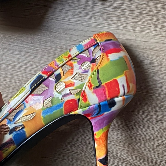 J. Renee Women's Winset Rainbow Floral Kitten Heels - SIZE 6.5 - Picture 10 of 16